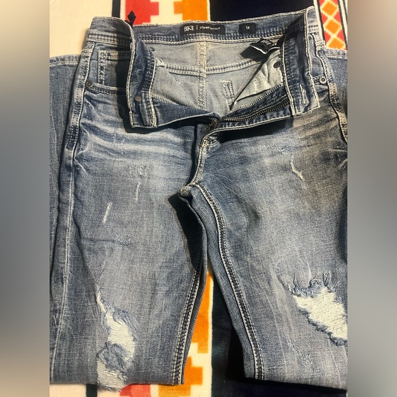 Buckle Jeans - Picture 3 of 4